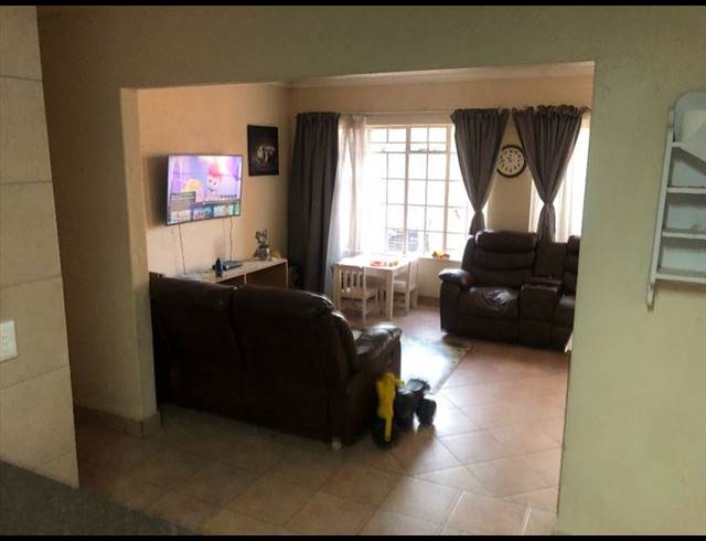 3 BEDROOM APARTMENT FOR SALE IN GLEN MARAIS
